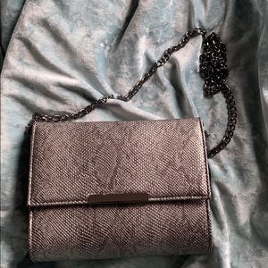 Super cute crossover bag or can be a clutch purse